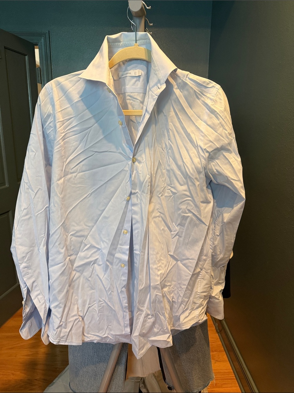 Men’s light blue button down
